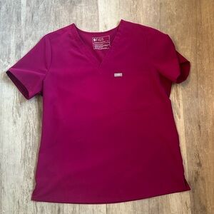 Figs dark magenta scrub top medium